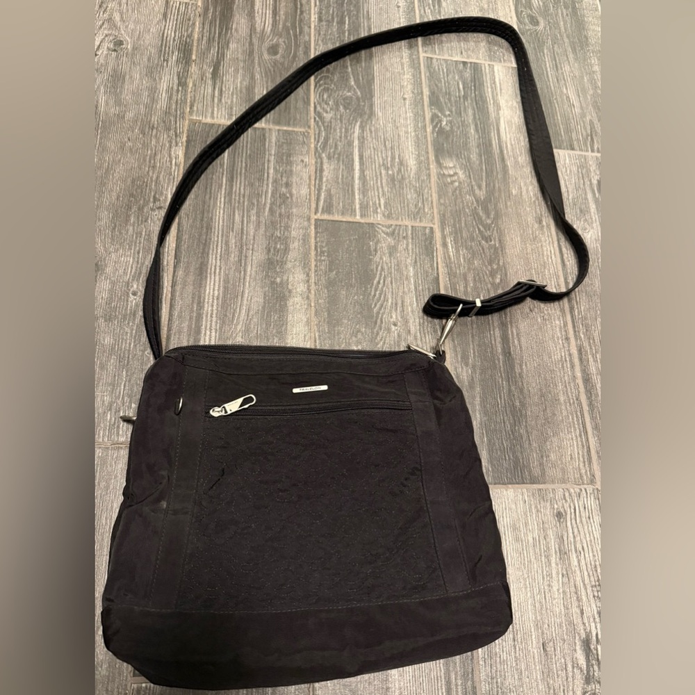Travelon Black Quilted Bag with matching Wallet/wristlet